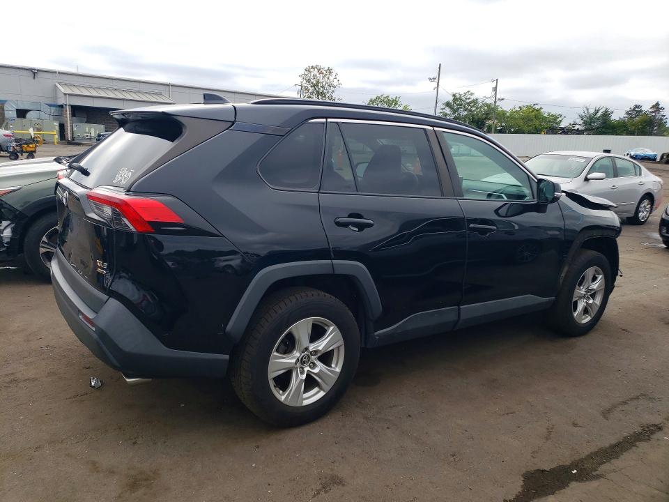 Photo 3 from auction – 2020 TOYOTA RAV4 with VIN 2T3P1RFV1LW113555
