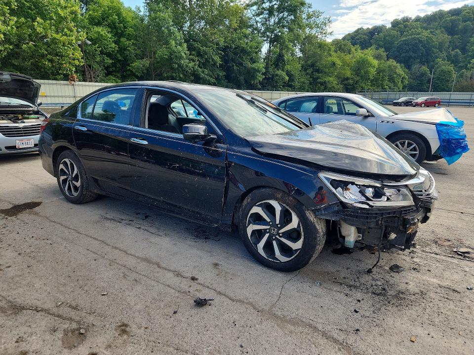 Photo 4 from auction – 2016 HONDA ACCORD with VIN 1HGCR2F72GA042002