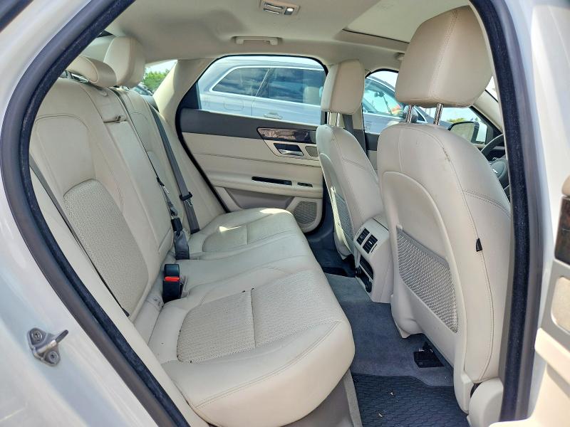 Photo 10 from auction – 2016 JAGUAR XF with VIN SAJBK4BV0GCY15392