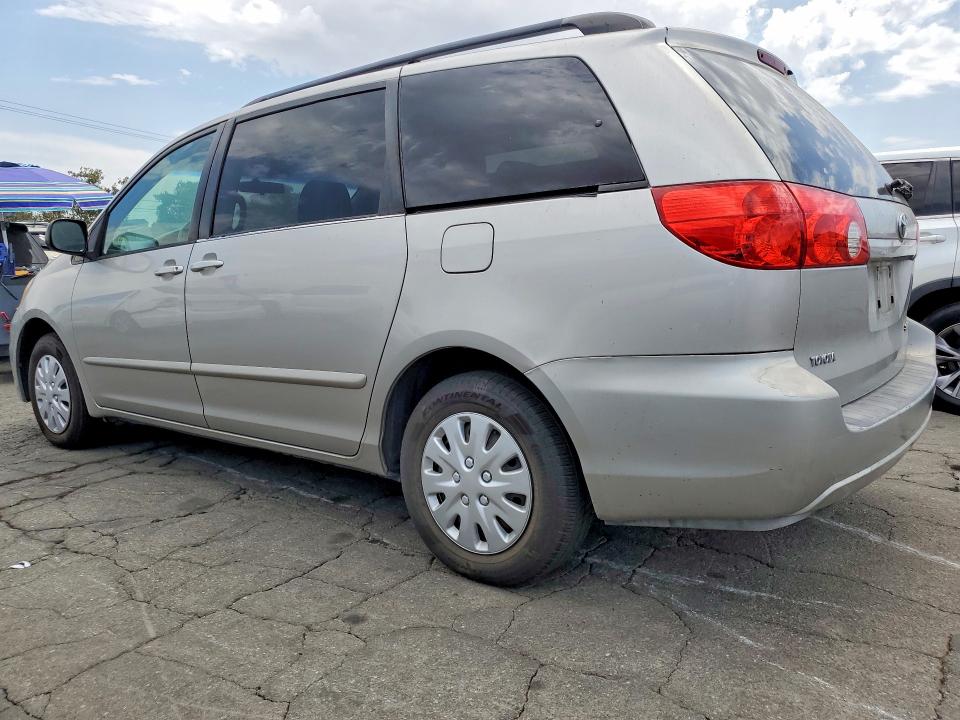 Photo 2 from auction – 2010 TOYOTA SIENNA with VIN 5TDKK4CC4AS304155