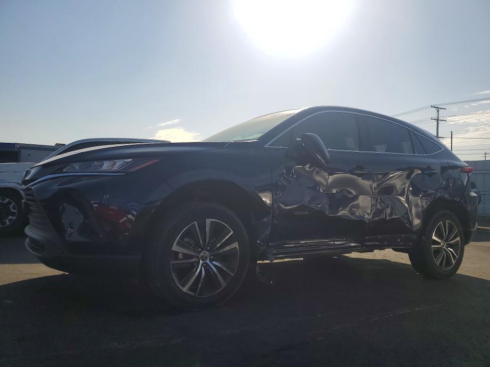 TOYOTA VENZA 2022 with VIN JTEAAAAH1NJ113643 - Photo from auction