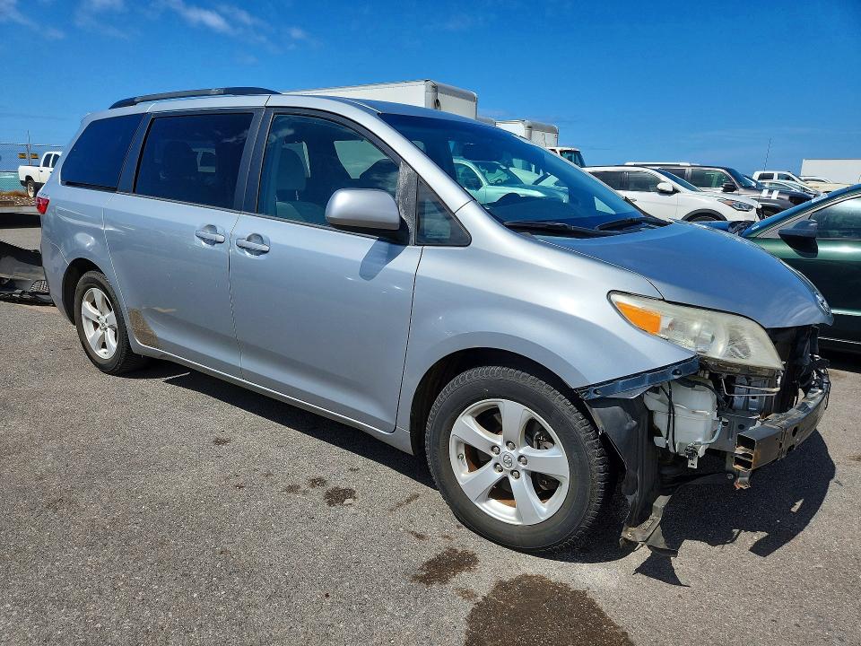 Photo 4 from auction – 2015 TOYOTA SIENNA with VIN 5TDKK3DC2FS532140