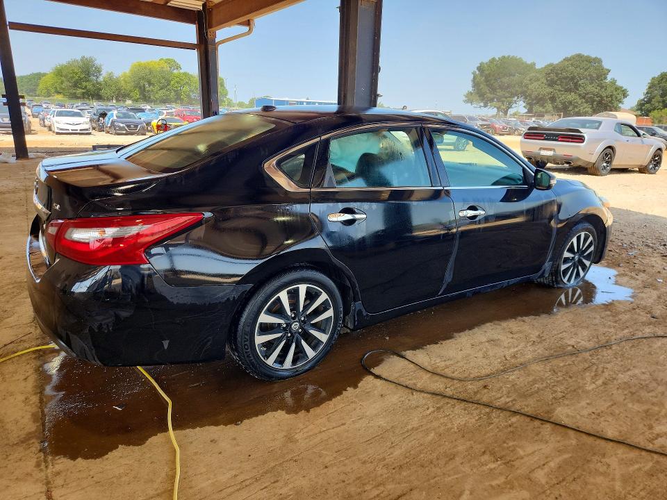 Photo 3 from auction – 2018 NISSAN ALTIMA with VIN 1N4AL3AP8JC244039