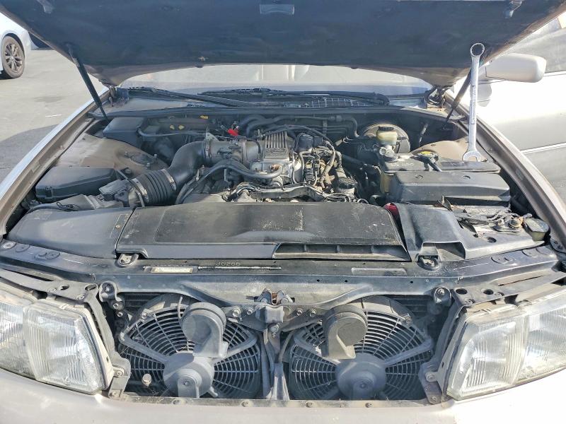 Photo 11 from auction – 1993 LEXUS LS 400 with VIN JT8UF11E3P0147549