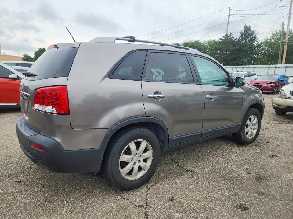 Photo 3 from auction – 2011 KIA SORENTO with VIN 5XYKT3A17BG171365