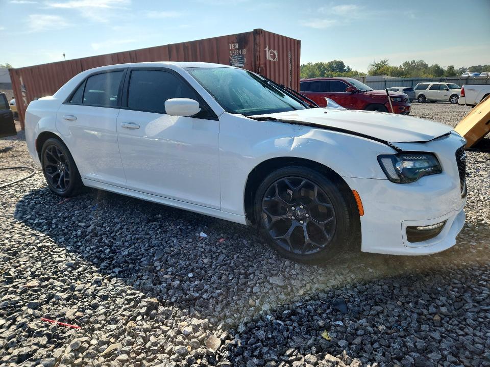Photo 4 from auction – 2020 CHRYSLER 300 with VIN 2C3CCABTXLH178455