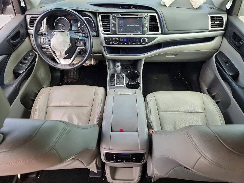Photo 8 from auction – 2016 TOYOTA HIGHLANDER with VIN 5TDZKRFHXGS123976