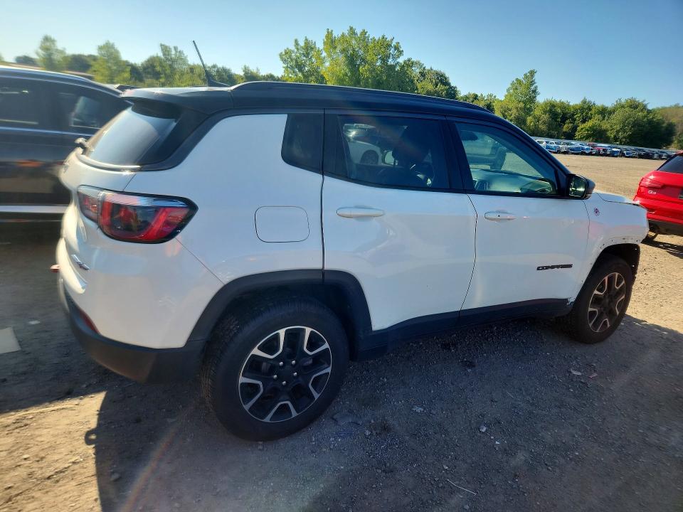 Photo 3 from auction – 2020 JEEP COMPASS with VIN 3C4NJDDB8LT232746