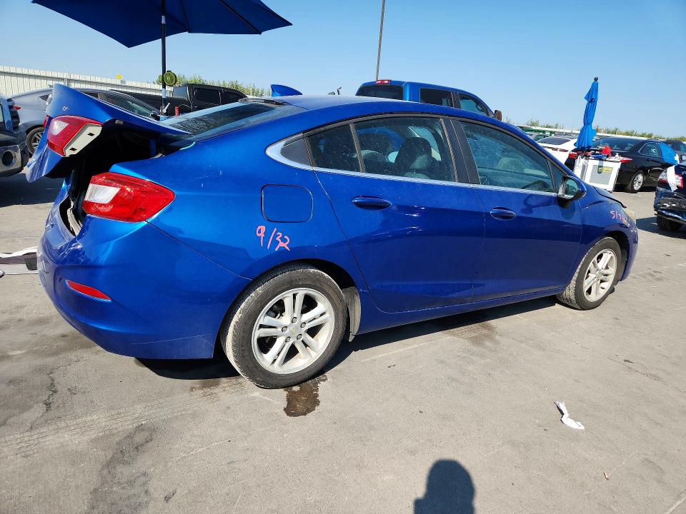 Photo 3 from auction – 2017 CHEVROLET CRUZE with VIN 3G1BE5SM2HS531754