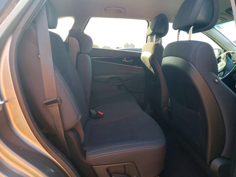 Photo 11 from auction – 2016 KIA SORENTO with VIN 5XYPG4A35GG063383