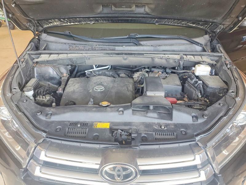 Photo 12 from auction – 2017 TOYOTA HIGHLANDER with VIN 5TDDZRFHXHS360670