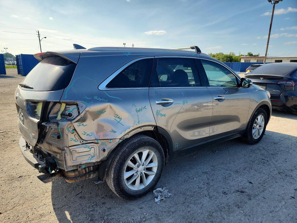 Photo 3 from auction – 2018 KIA SORENTO with VIN 5XYPG4A31JG417360