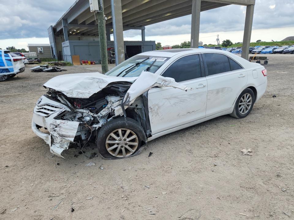 TOYOTA CAMRY 2011 with VIN 4T1BK3EK2BU621827 - Photo from auction