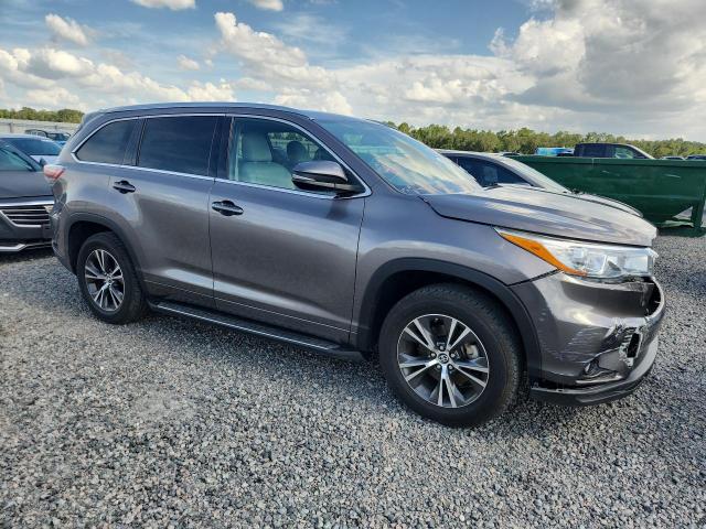 Photo 4 from auction – 2016 TOYOTA HIGHLANDER with VIN 5TDKKRFH2GS158836
