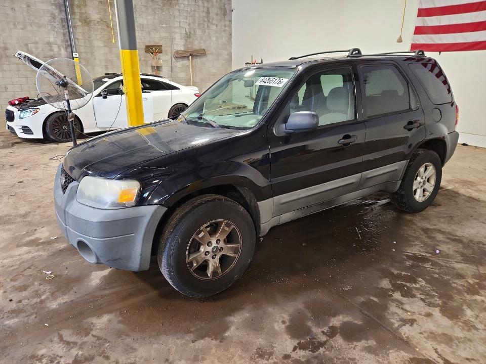 FORD ESCAPE 2005 with VIN 1FMYU93115KB75641 - Photo from auction