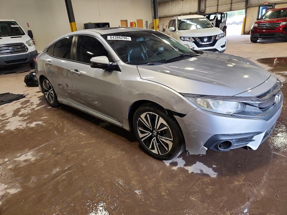 Photo 4 from auction – 2016 HONDA CIVIC with VIN 2HGFC1F70GH638705