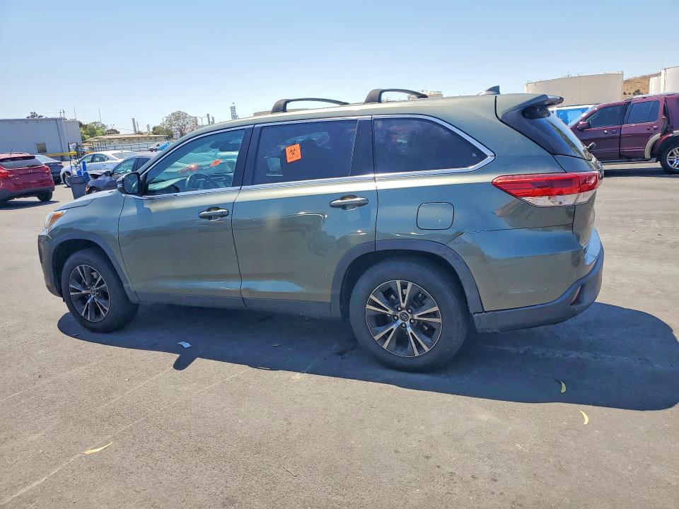 Photo 2 from auction – 2019 TOYOTA HIGHLANDER with VIN 5TDZZRFH7KS300259