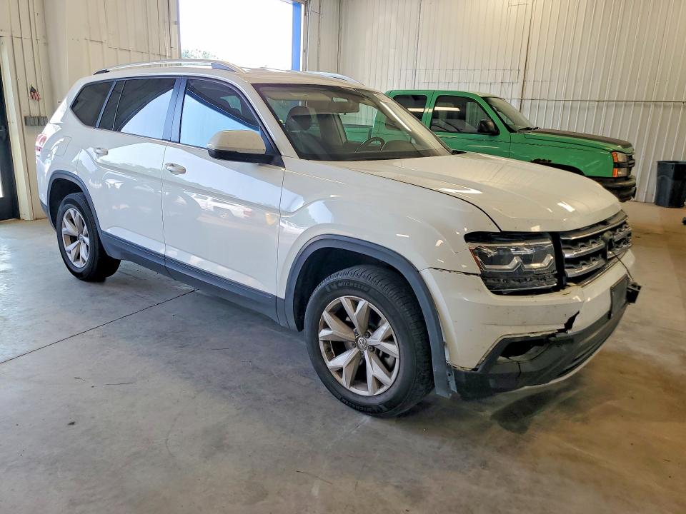Photo 4 from auction – 2019 VOLKSWAGEN ATLAS with VIN 1V2LR2CA1KC543277
