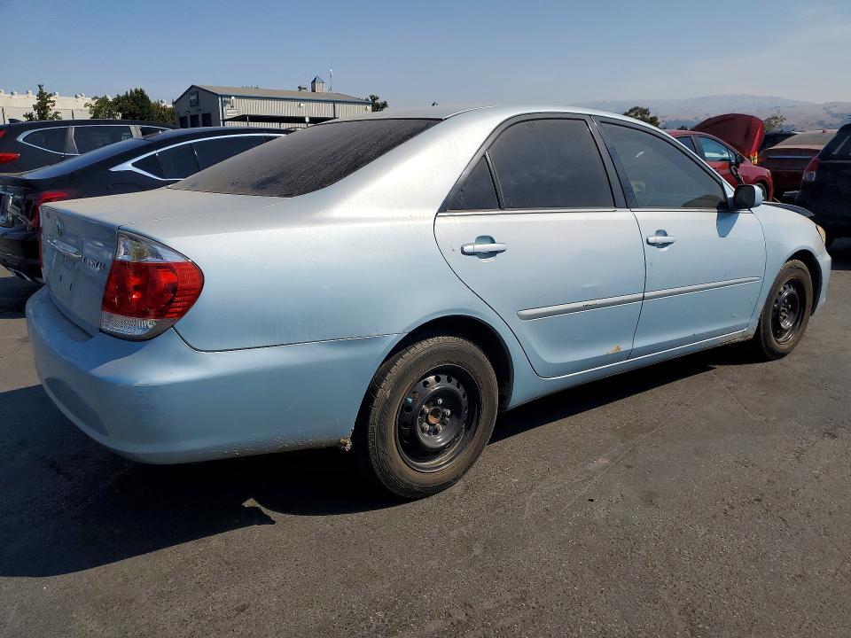Photo 3 from auction – 2005 TOYOTA CAMRY with VIN 4T1BE32KX5U526450