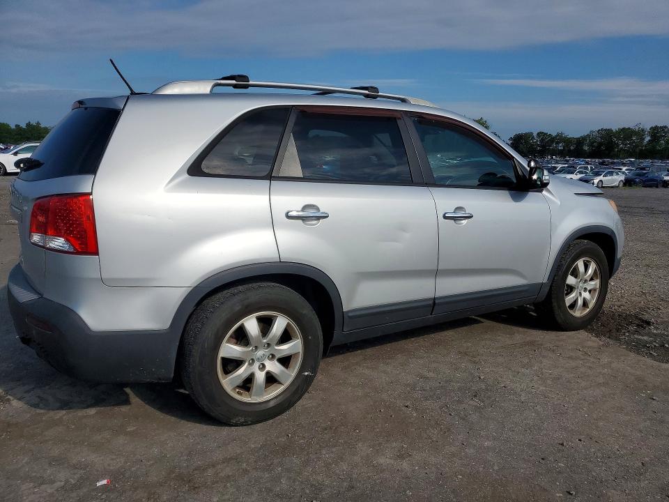 Photo 3 from auction – 2012 KIA SORENTO with VIN 5XYKT4A60CG217329