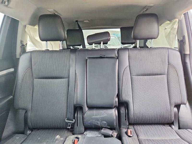 Photo 10 from auction – 2018 TOYOTA HIGHLANDER with VIN 5TDBZRFH9JS834346