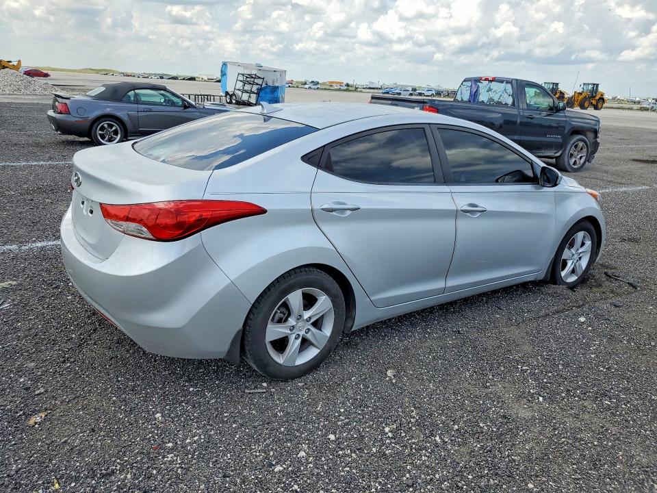 Photo 3 from auction – 2011 HYUNDAI ELANTRA with VIN KMHDH4AEXBU146697
