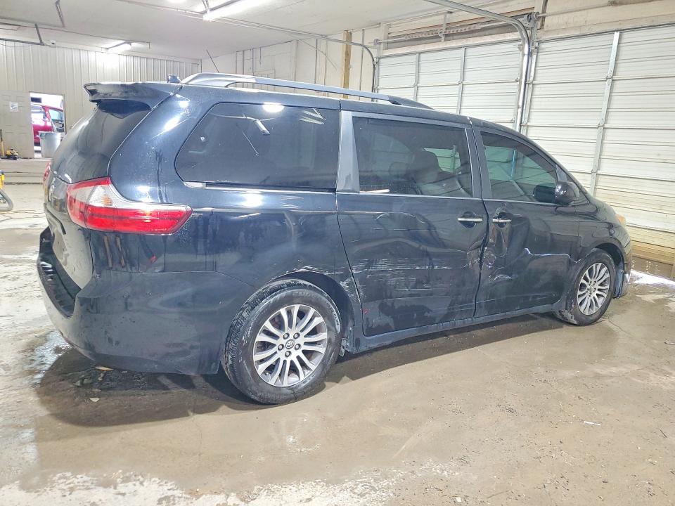 Photo 3 from auction – 2018 TOYOTA SIENNA with VIN 5TDYZ3DC4JS934725