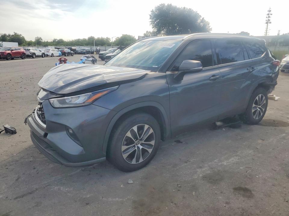 TOYOTA HIGHLANDER 2020 with VIN 5TDGZRAH0LS006931 - Photo from auction