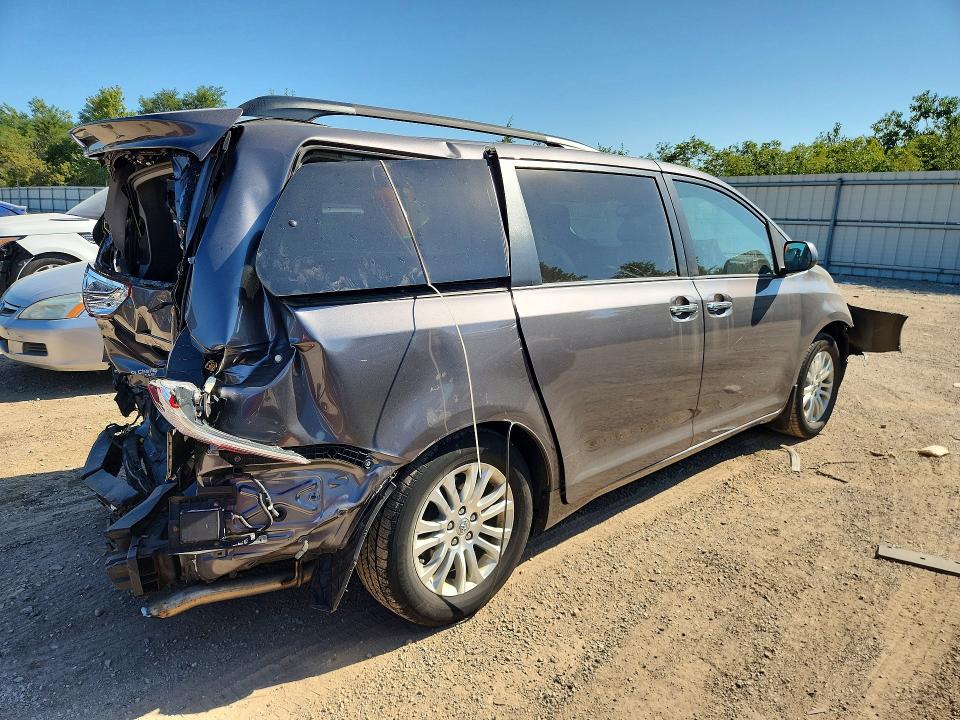 Photo 3 from auction – 2017 TOYOTA SIENNA with VIN 5TDYZ3DC7HS843345