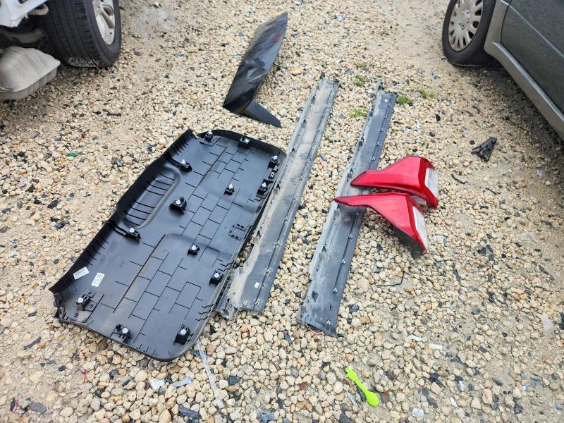 Photo 12 from auction – 2024 FORD EXPLORER with VIN 1FM5K8AB4RGA01831