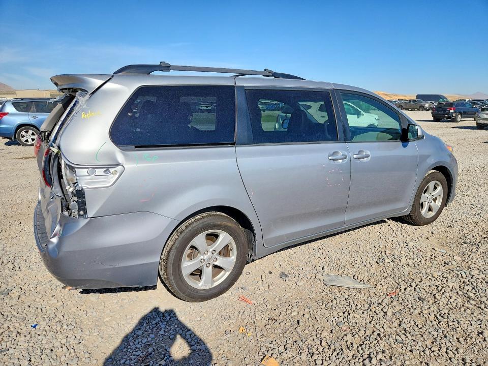 Photo 3 from auction – 2015 TOYOTA SIENNA with VIN 5TDKK3DC4FS632059