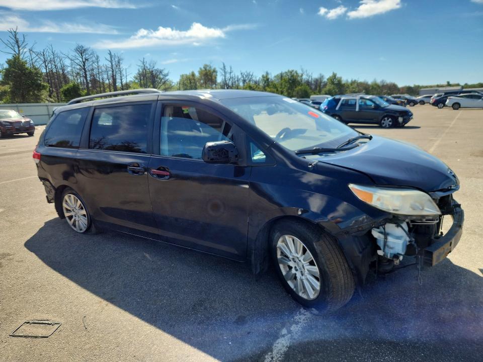 Photo 4 from auction – 2014 TOYOTA SIENNA with VIN 5TDDK3DC2ES083176