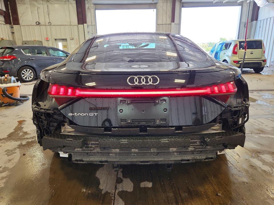 Photo 6 from auction – 2022 AUDI E-TRON GT with VIN WAUCJBFW2N7007450