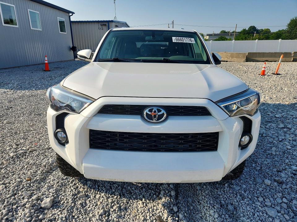 Снимка 5 от търг – 2018 TOYOTA 4RUNNER с VIN JTEBU5JR6J5600352