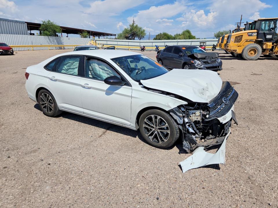Photo 4 from auction – 2022 VOLKSWAGEN JETTA with VIN 3VWBM7BU4NM034336