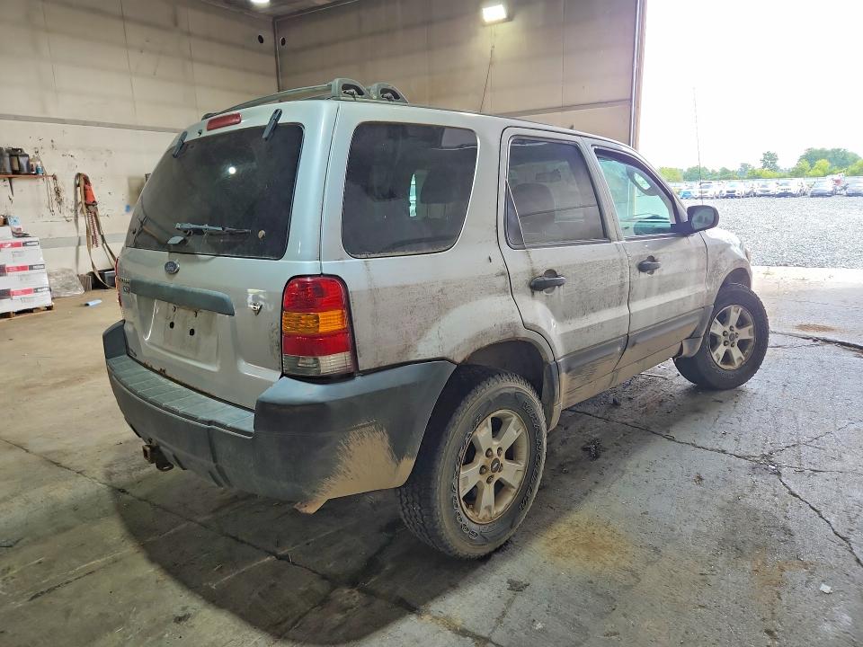 Photo 3 from auction – 2005 FORD ESCAPE with VIN 1FMYU93145KD74618