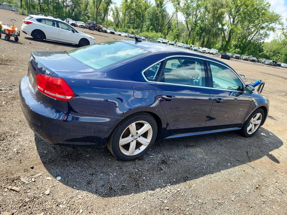 Photo 3 from auction – 2014 VOLKSWAGEN PASSAT with VIN 1VWAT7A32EC058921
