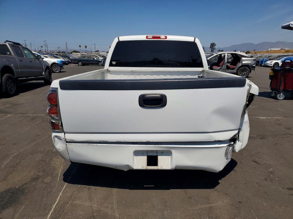 Photo 6 from auction – 2004 CHEVROLET SILVERADO with VIN 1GCEC14T14Z237637