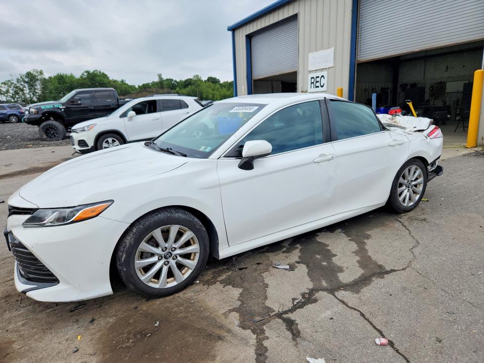 TOYOTA CAMRY 2018 with VIN 4T1B11HK2JU560142 - Photo from auction