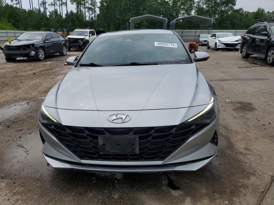 Снимка 5 от търг – 2023 HYUNDAI ELANTRA с VIN 5NPLM4AG1PH089921