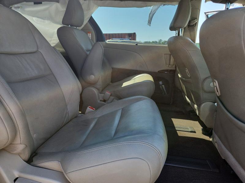 Photo 11 from auction – 2018 TOYOTA SIENNA with VIN 5TDDZ3DC8JS202970
