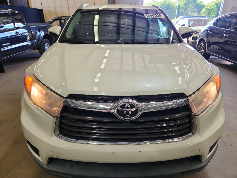 Photo 5 from auction – 2015 TOYOTA HIGHLANDER with VIN 5TDJKRFHXFS110964