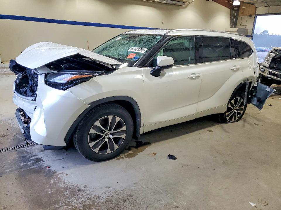 TOYOTA HIGHLANDER 2021 with VIN 5TDGZRBH2MS094042 - Photo from auction