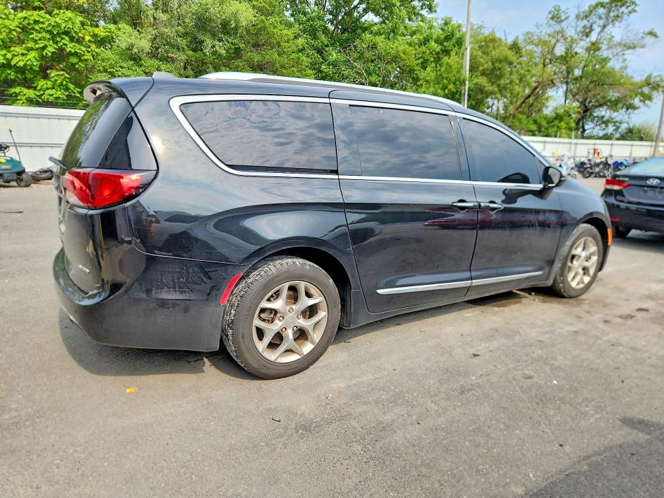 Photo 3 from auction – 2018 CHRYSLER PACIFICA with VIN 2C4RC1GG0JR273986