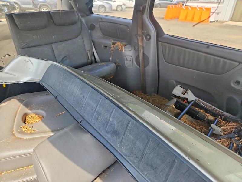 Photo 11 from auction – 2004 TOYOTA SIENNA with VIN 5TDZA22C64S093939