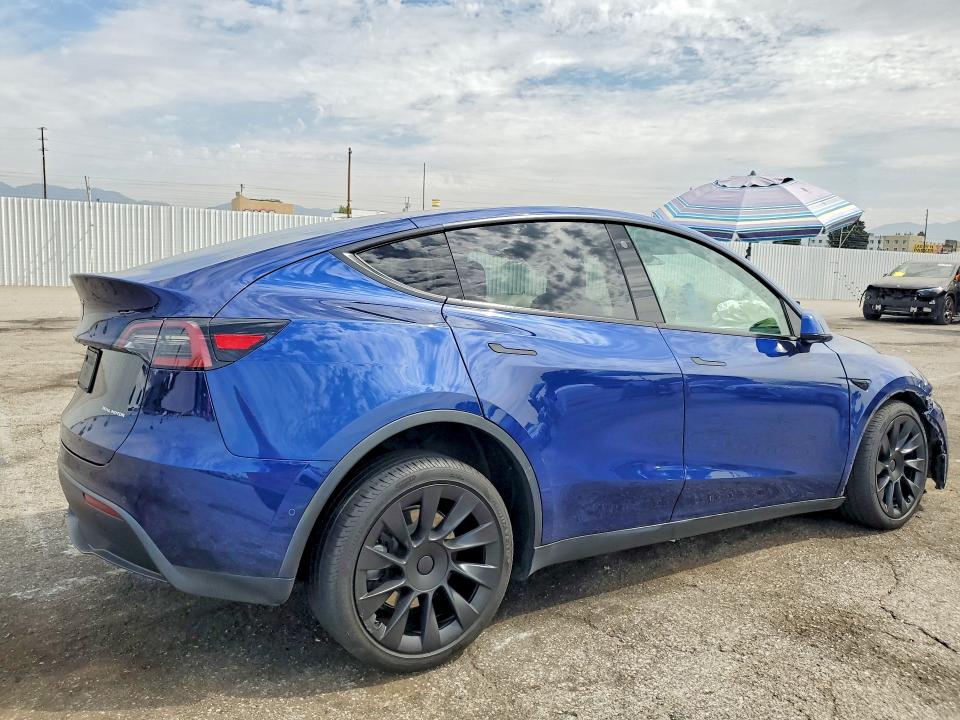 Photo 3 from auction – 2021 TESLA MODEL Y with VIN 5YJYGDEEXMF241520