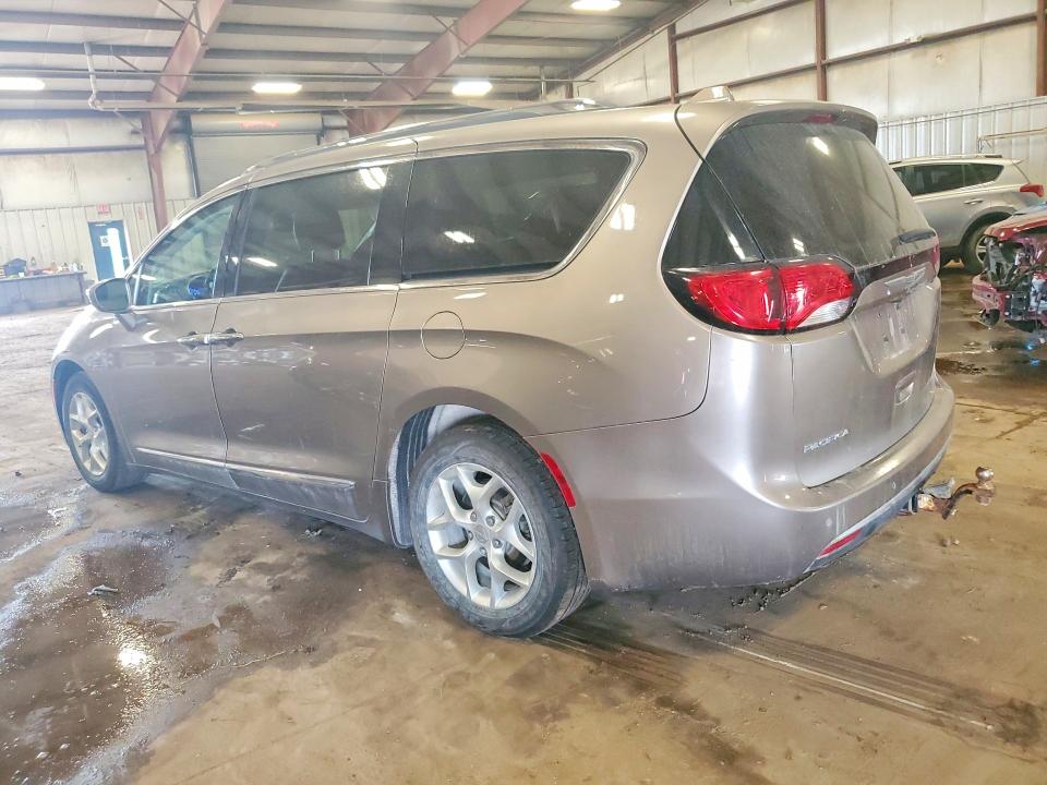 Photo 2 from auction – 2018 CHRYSLER PACIFICA with VIN 2C4RC1EG1JR121766