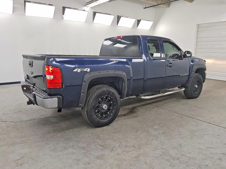 Photo 3 from auction – 2011 CHEVROLET SILVERADO with VIN 1GCRKPEA6BZ210936