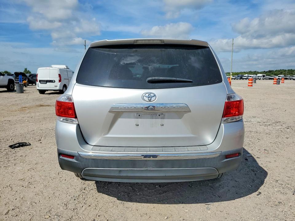 Photo 6 from auction – 2011 TOYOTA HIGHLANDER with VIN 5TDZK3EH3BS025914