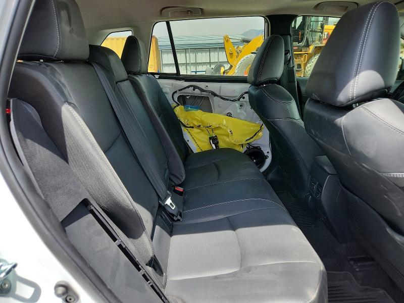 Photo 11 from auction – 2022 TOYOTA COROLLA CROSS with VIN 7MUDAAAG1NV005055